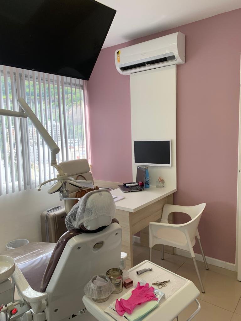 Interior do consultório odontológico na Tijuca - Dra. Flávia Marques